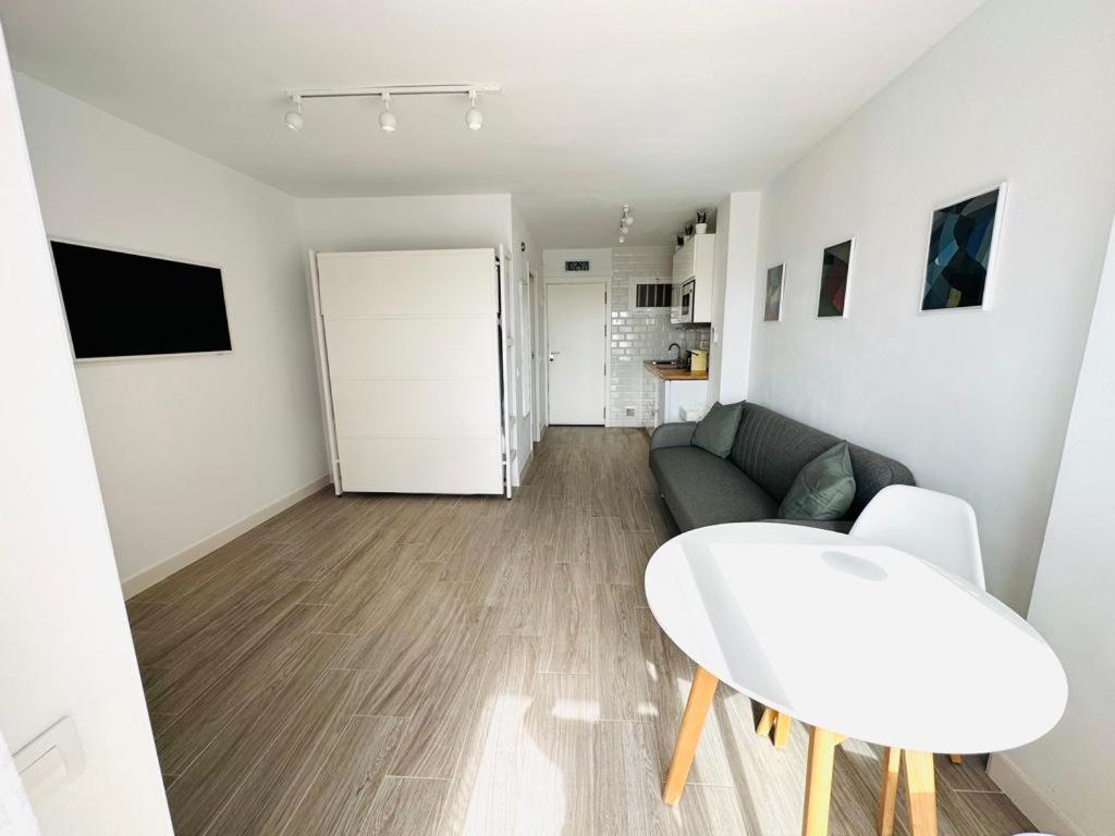 Modern White Studio Беналмадена Екстериор снимка