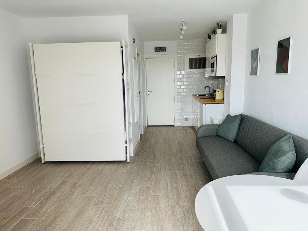 Modern White Studio Беналмадена Екстериор снимка